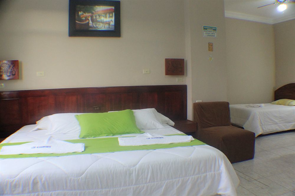Hotel Los Algarrobos Puerto Baquerizo Moreno Esterno foto