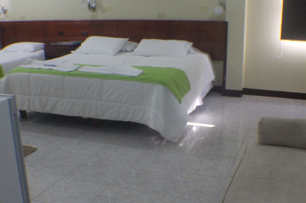 Hotel Los Algarrobos Puerto Baquerizo Moreno Esterno foto