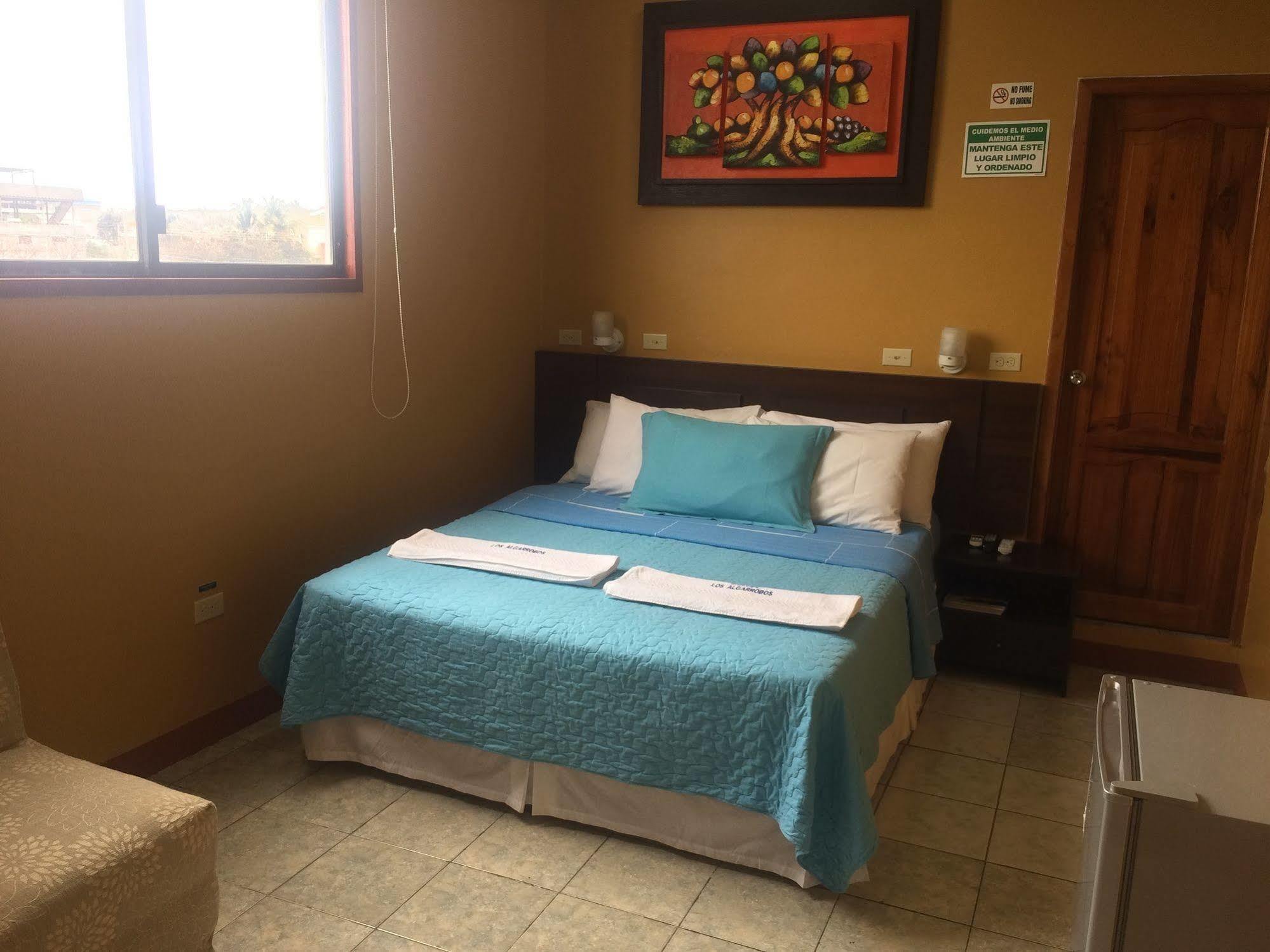 Hotel Los Algarrobos Puerto Baquerizo Moreno Esterno foto