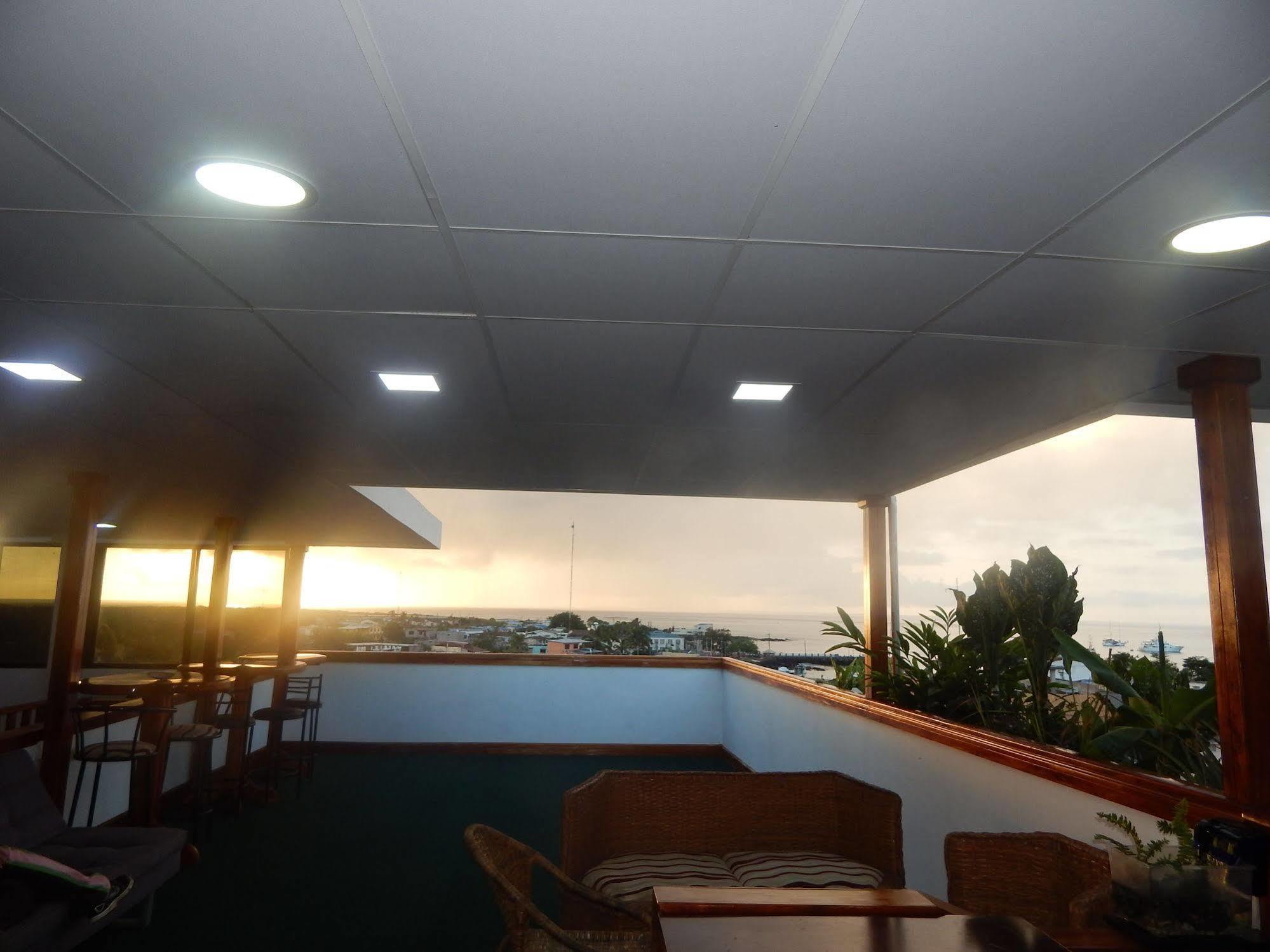 Hotel Los Algarrobos Puerto Baquerizo Moreno Esterno foto