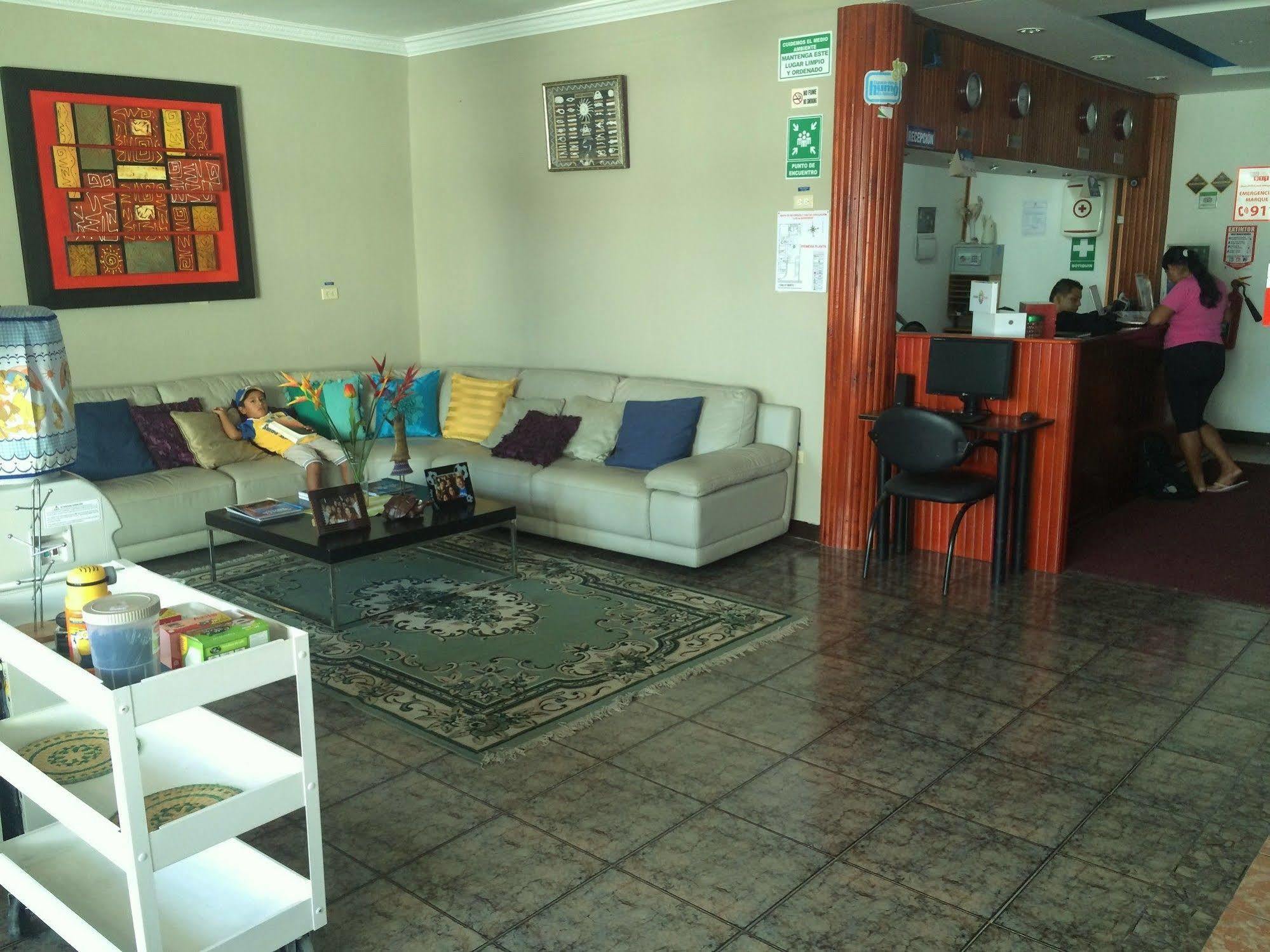 Hotel Los Algarrobos Puerto Baquerizo Moreno Esterno foto