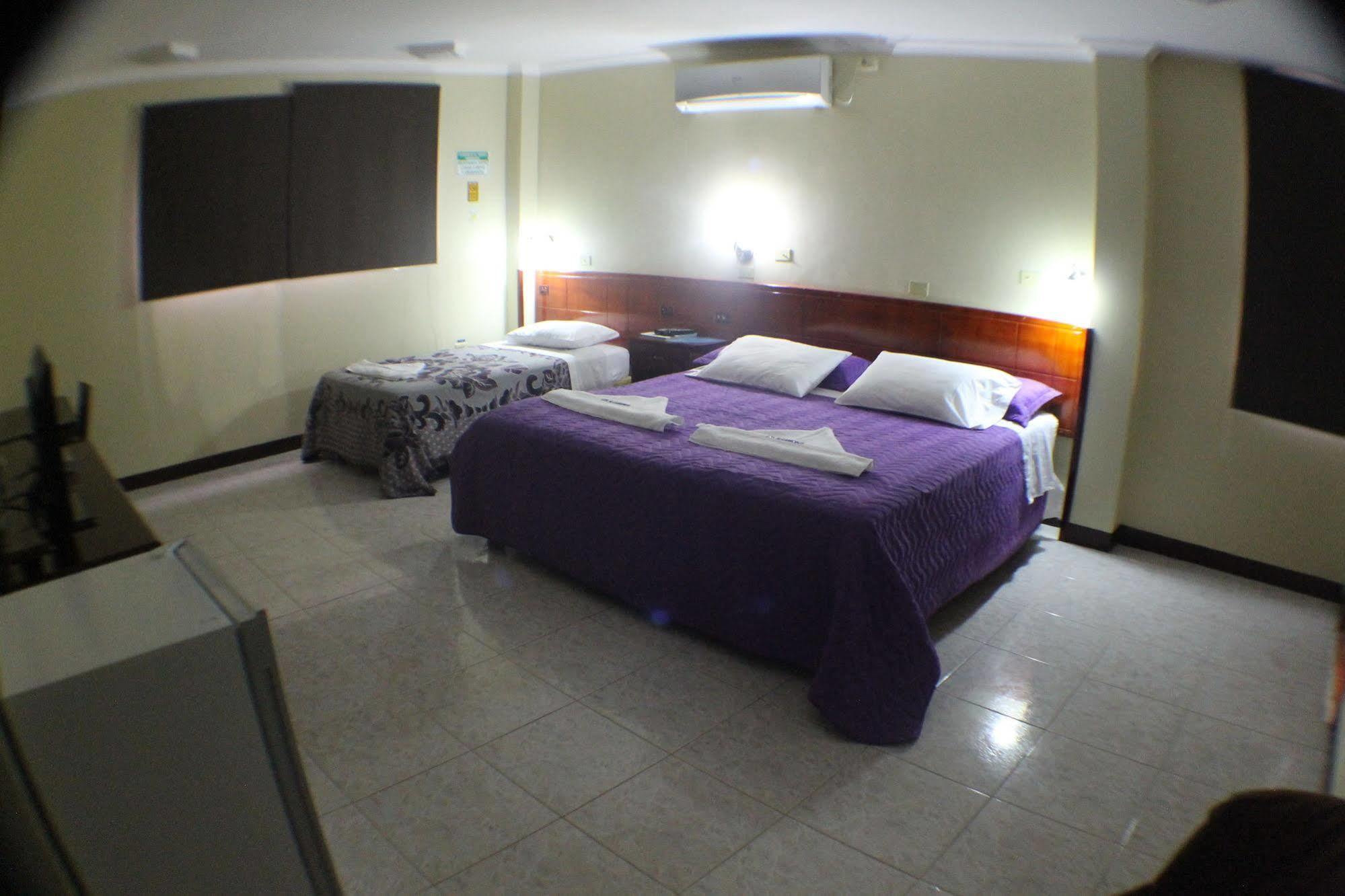 Hotel Los Algarrobos Puerto Baquerizo Moreno Esterno foto